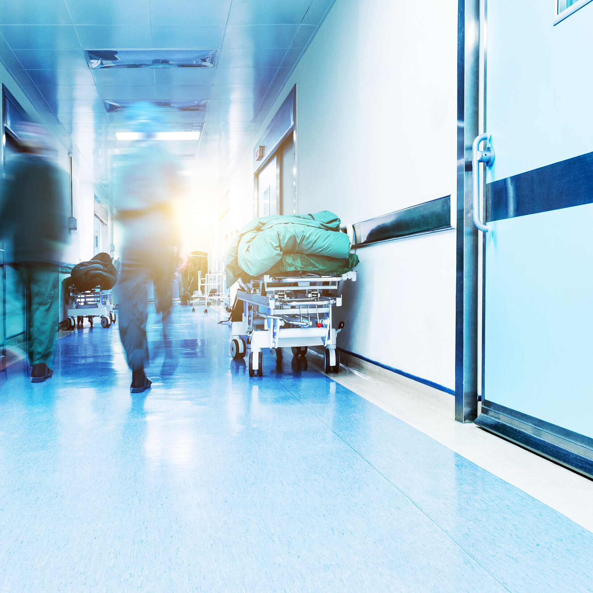Krankenhausgang mit Personen