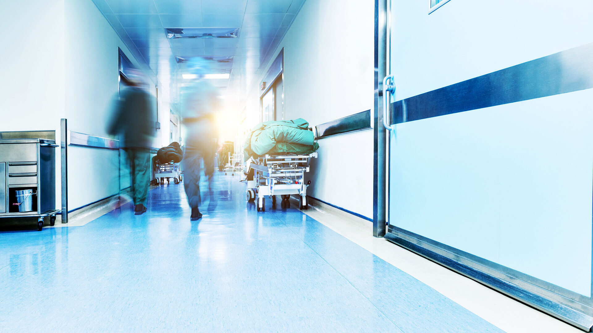 Krankenhausgang mit Personen