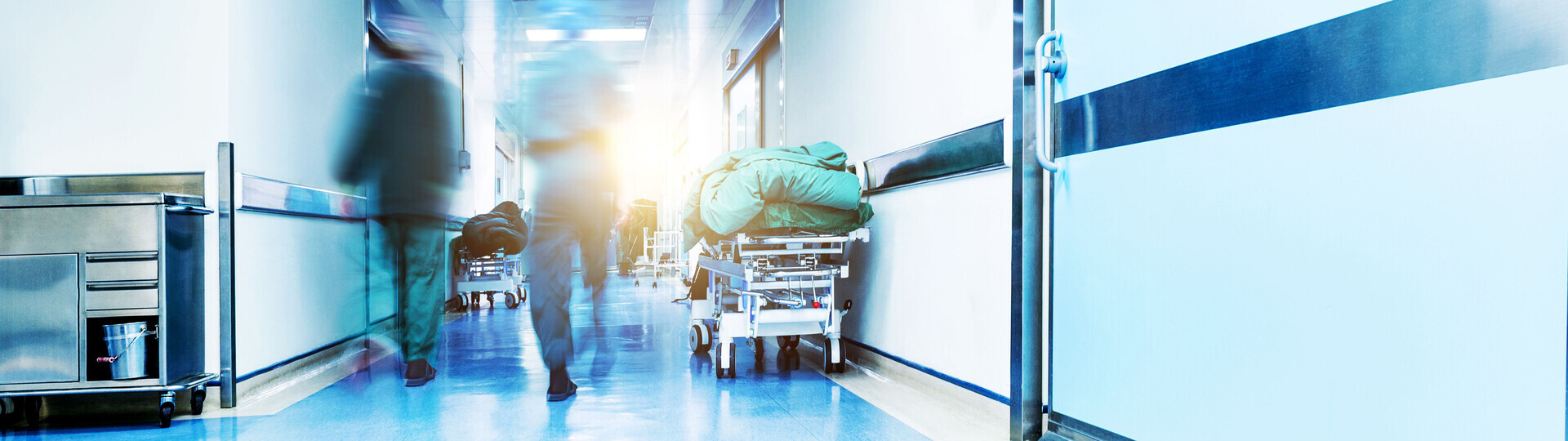 Krankenhausgang mit Personen