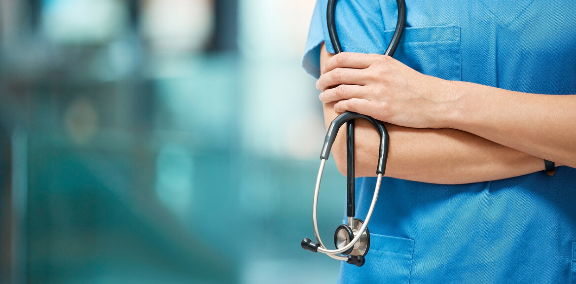 aerztin-stethoskop-shutterstock-2490739531-2zu1-1168x576px