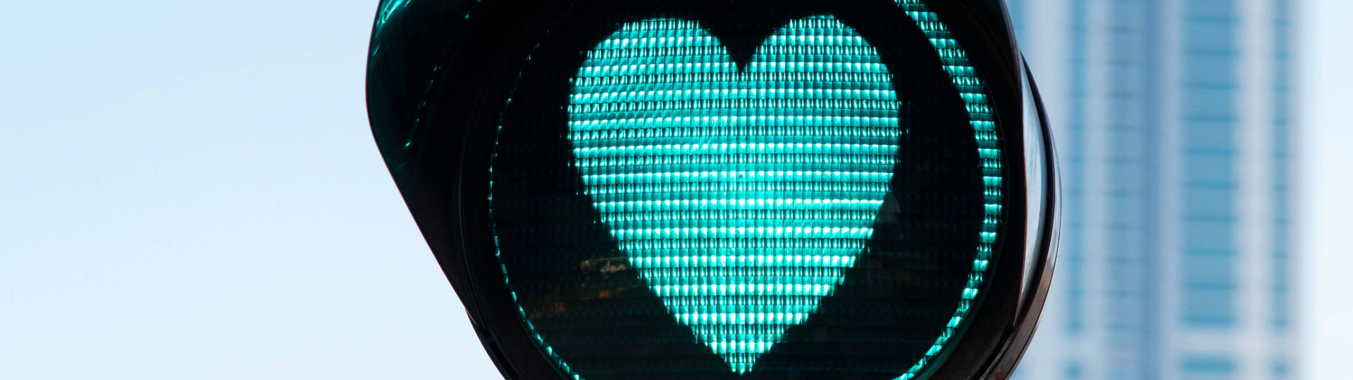 ampel-grün-herz-shutterstock-1341894065-32zu9-1920x540px