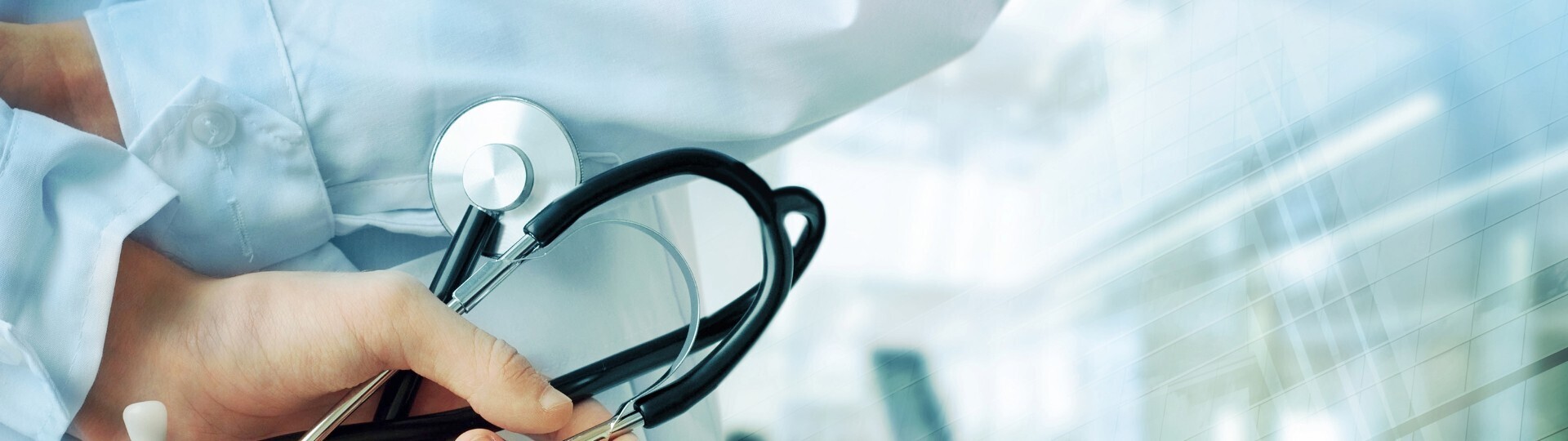 arzt-stethoskop-shutterstock-311829866-32zu9-1920x540a