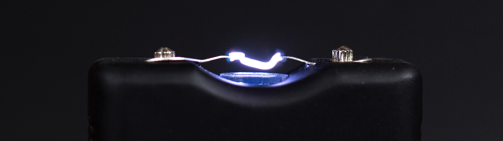 elektroschocker-shutterstock-1364621933-32zu9-1920x540px