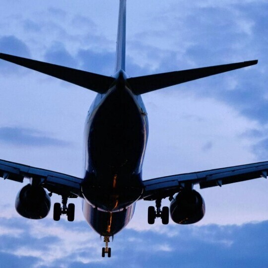 flugzeug-shutterstock-1430398466-32zu9-1920x540b