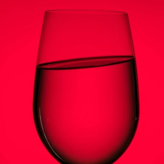 glass-wein-shutterstock-1038305521-32zu9-1920x540