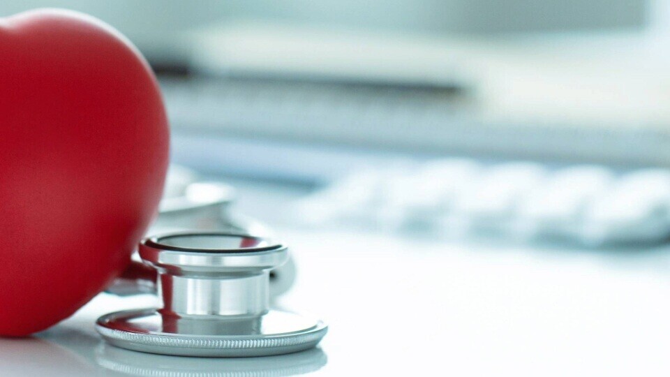 herz-stethoskop-shutterstock-2071844321-32zu9-1920x540