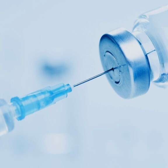 impfung-shutterstock-2044626968-1zu1-576x576-dunkler