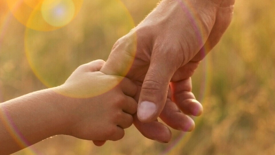 kindheit-beziehung-32zu9-1920x540