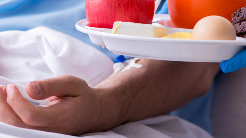 KRANKENHAUSESSEN-shutterstock-1498671236-32zu9-1920x540