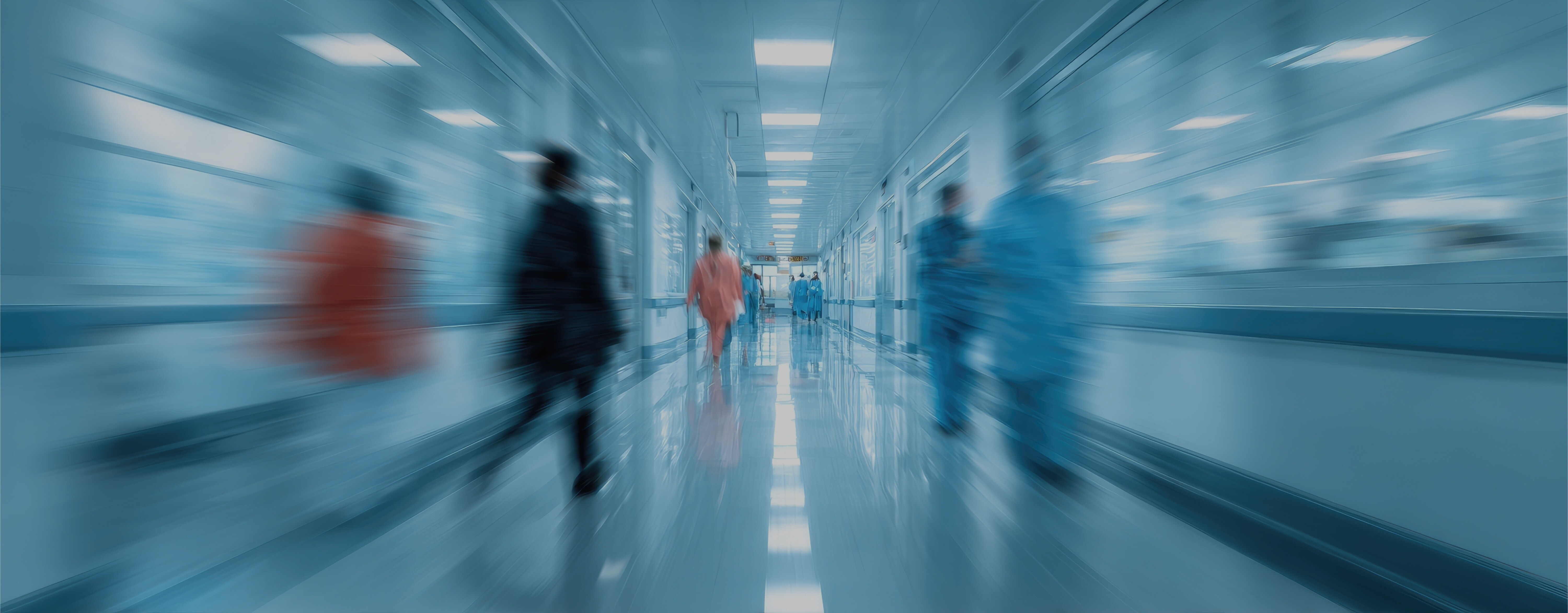 Krankenhausflur mit Personen