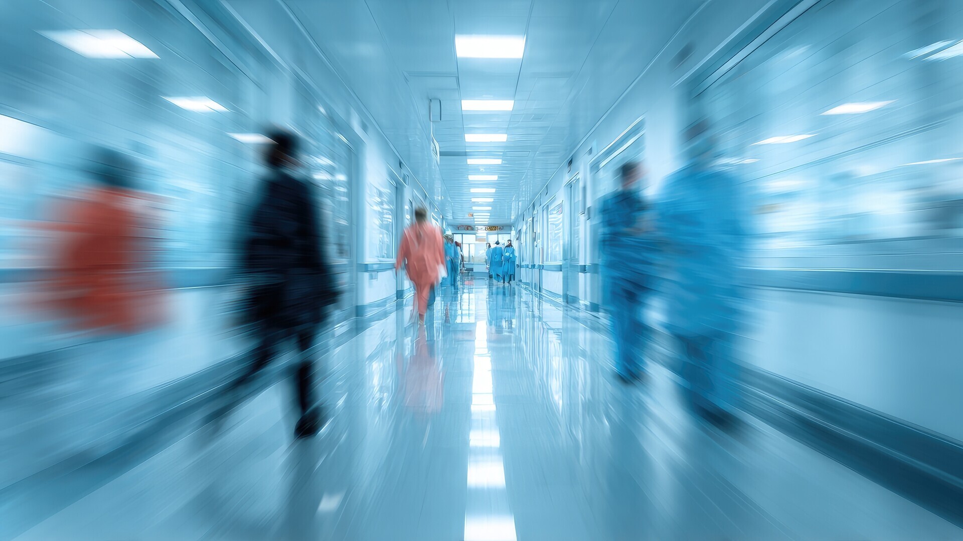 Krankenhausflur mit Personen