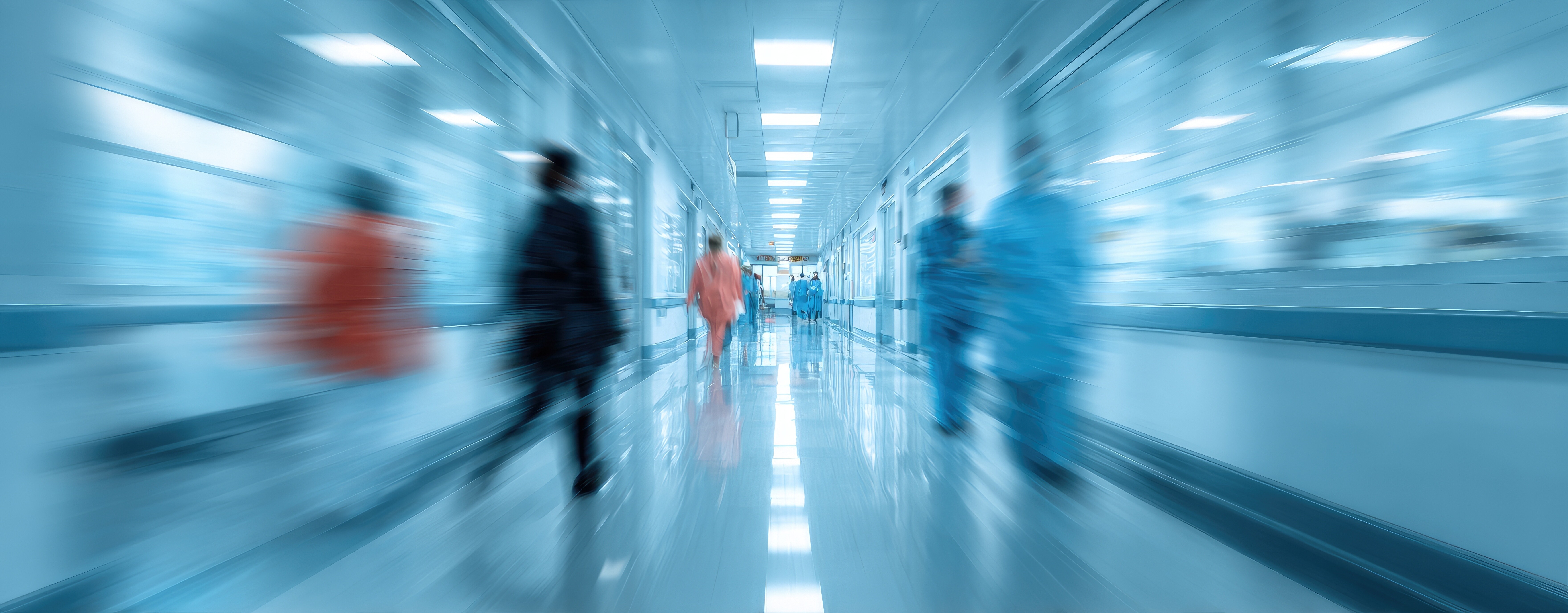 Krankenhausflur mit Personen