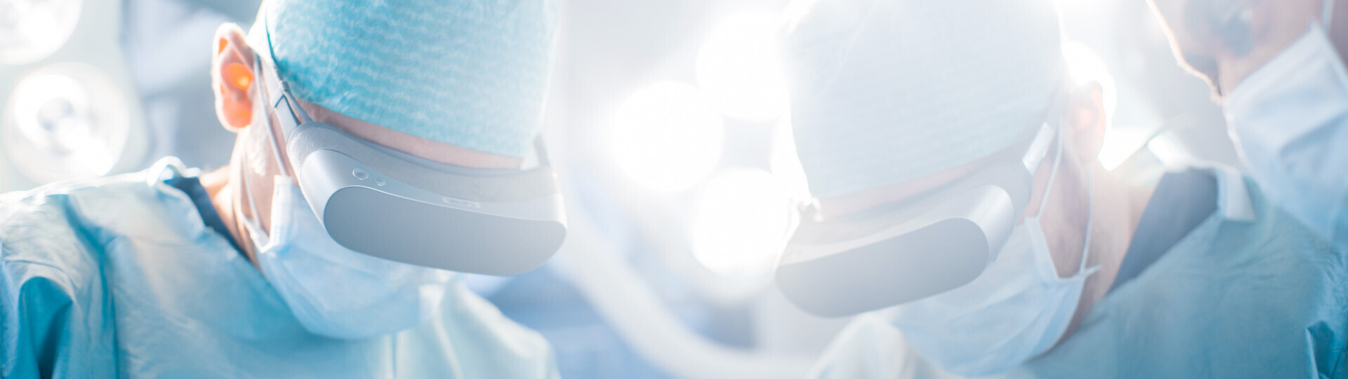 Nahaufnahme-eines-Chirurgen-shutterstock-1152711437-1920x540px