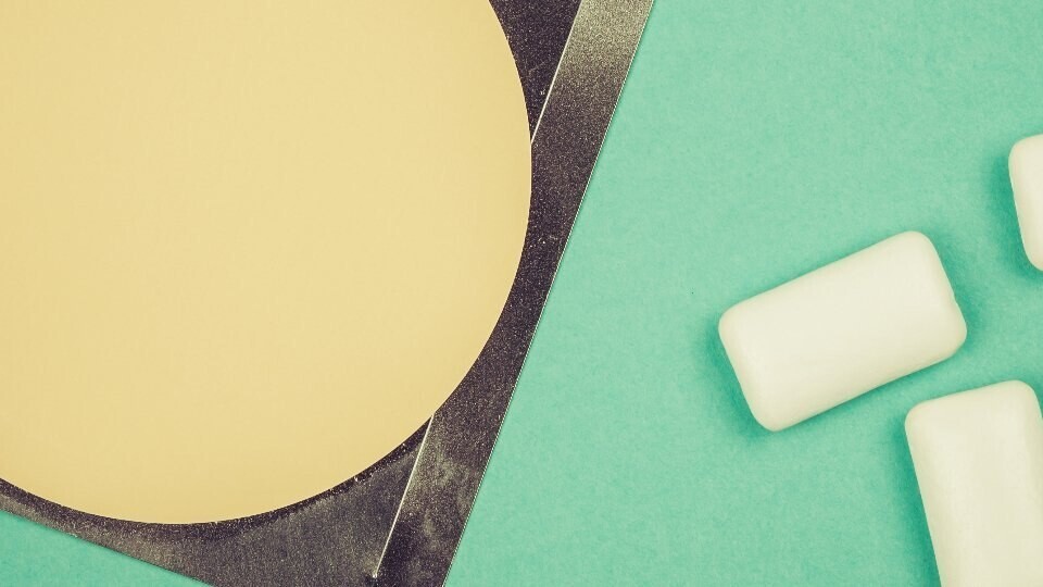 nikotinersatztherapie-pflaster-kaugummi-shutterstock-1311557984-1920x540