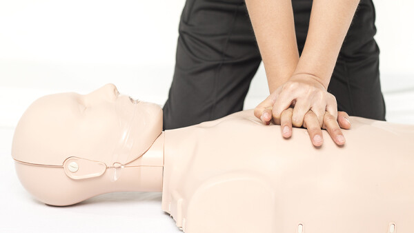 reanimation-puppe-shutterstock-649412119-600x338px