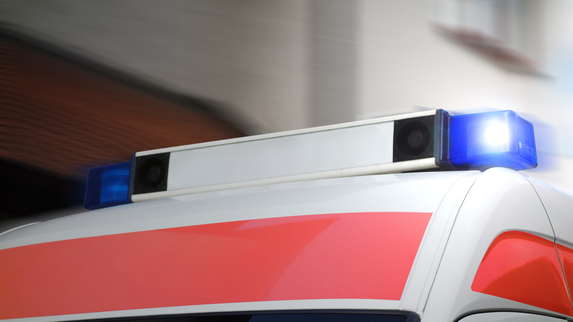 Rettungswagen mit Blaulicht
