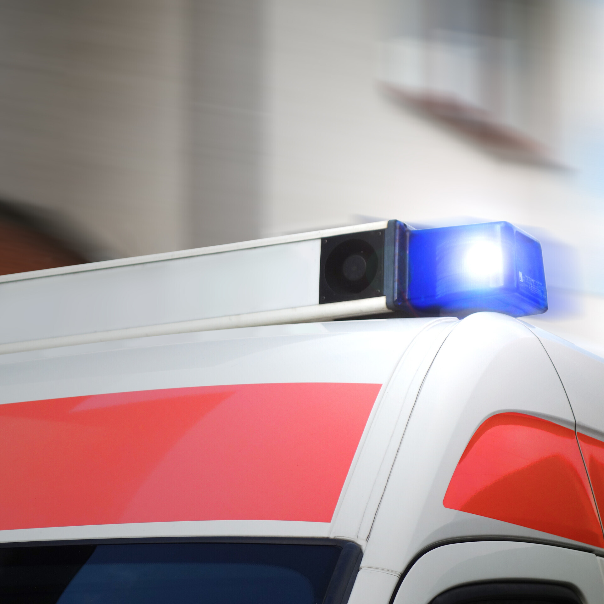 Rettungswagen mit Blaulicht