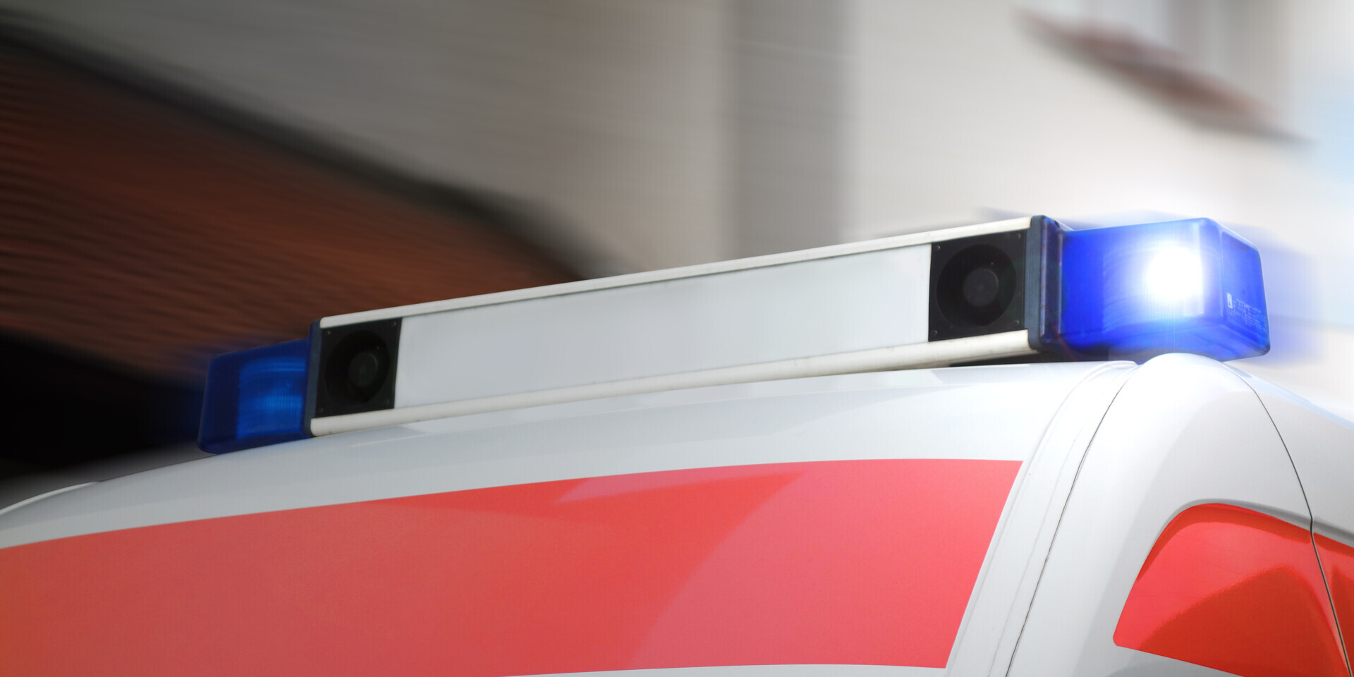 Rettungswagen mit Blaulicht