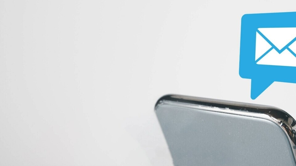 smartphone-nachricht-shutterstock-2315497839-32zu9-1920x540a