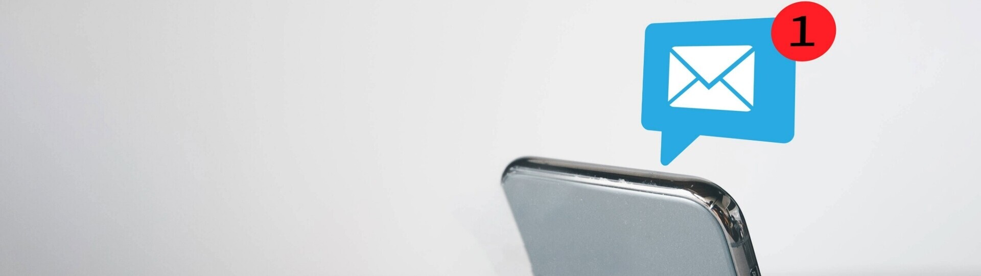 smartphone-nachricht-shutterstock-2315497839-32zu9-1920x540a