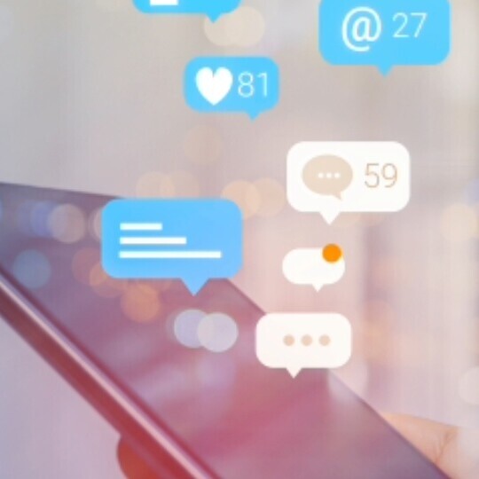 social-media-smartphone-shutterstock-1728918238-32zu9-1920x540a
