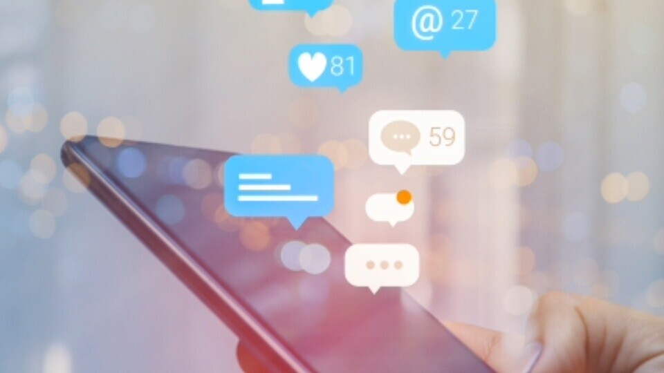 social-media-smartphone-shutterstock-1728918238-32zu9-1920x540a