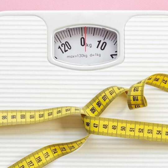 weight-control-concept-scale-tape-measure-2244287303-1920x540px