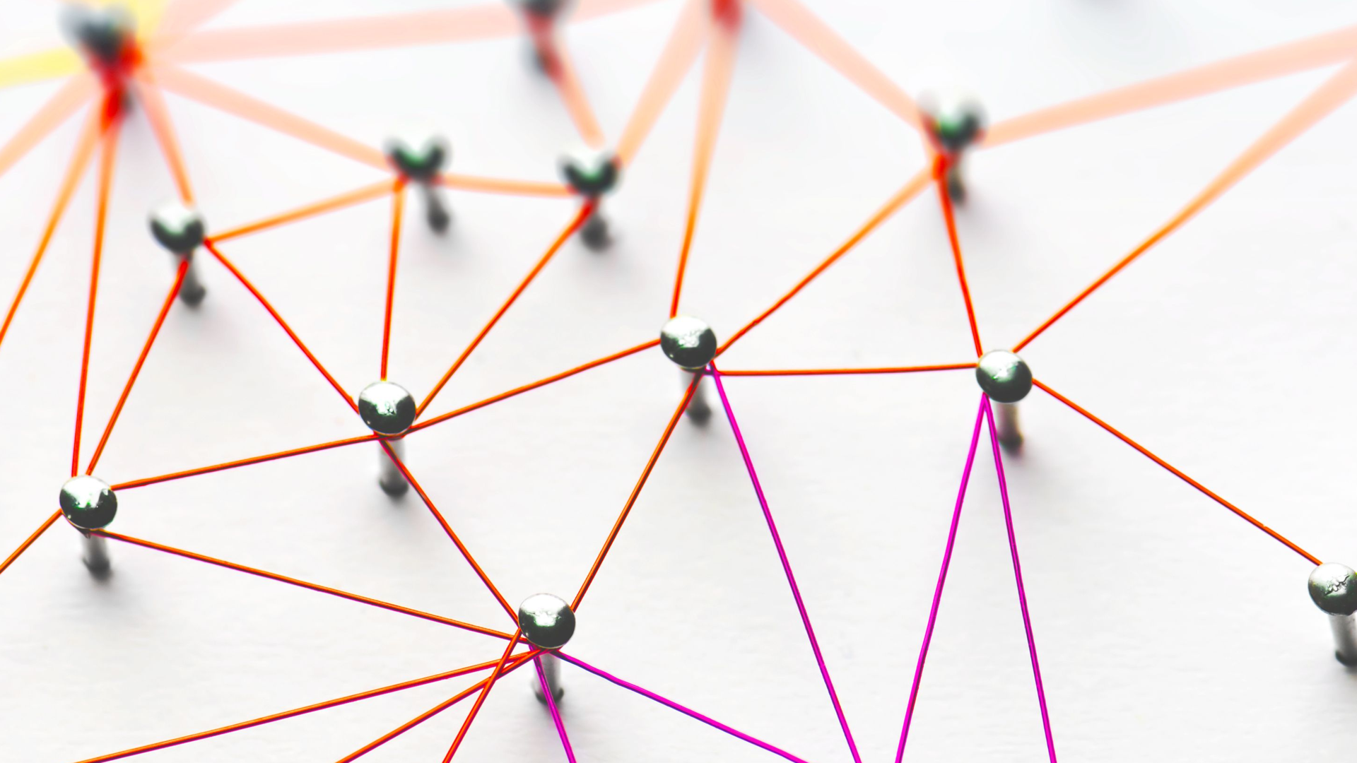Shutterstock_588813473-Netzwerk-Links-16-9