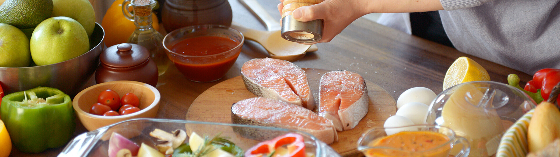 mediterrane-ernaehrung-frauen-herzkrankheit-969841130-h