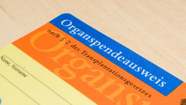 organspende-herz-512048056-t