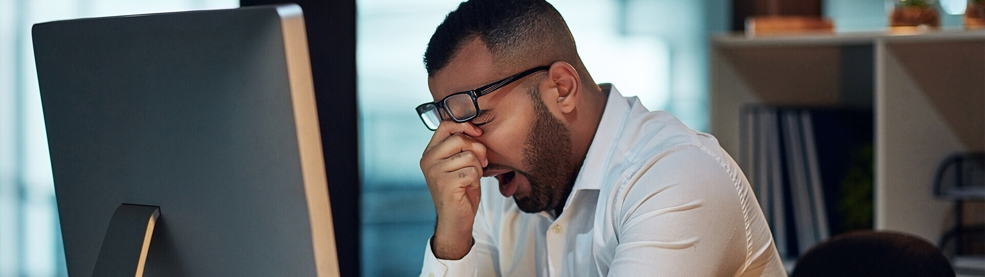 schlafmangel-risiko-herzkrankheit-1022048290-h