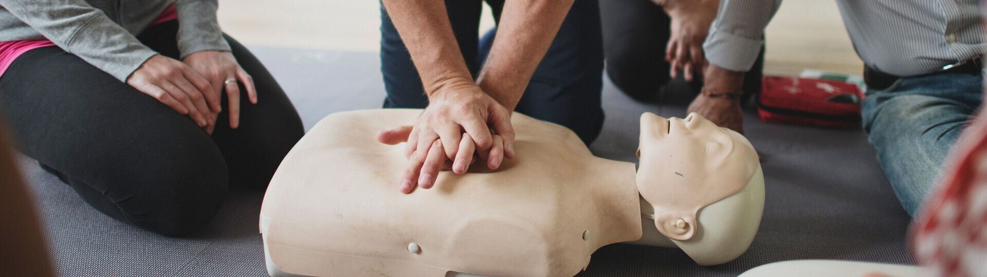 erste-hilfe-woche-wiederbelebung-637089920-h