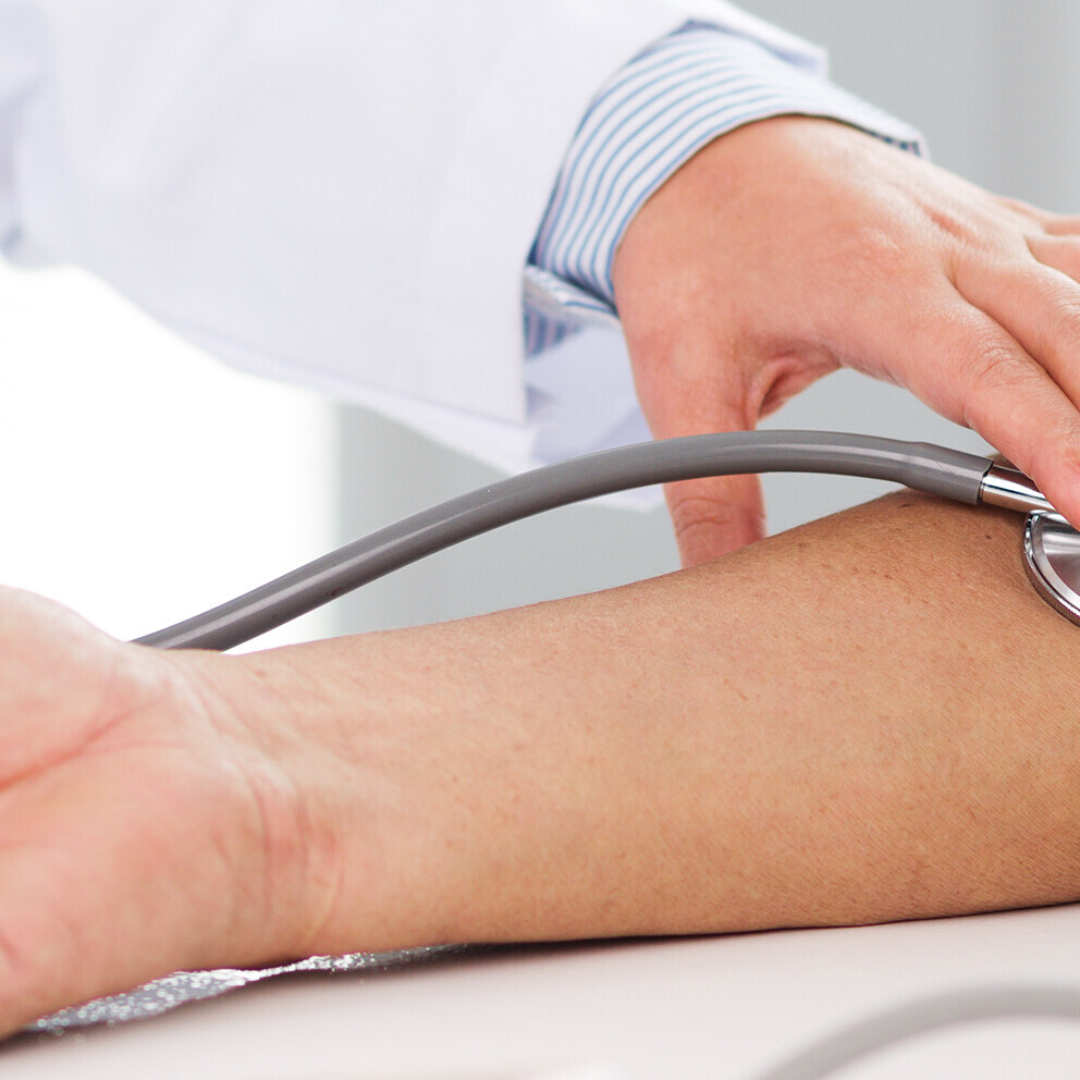 hypertensive-herzkrankheit-symptome-467555694-h