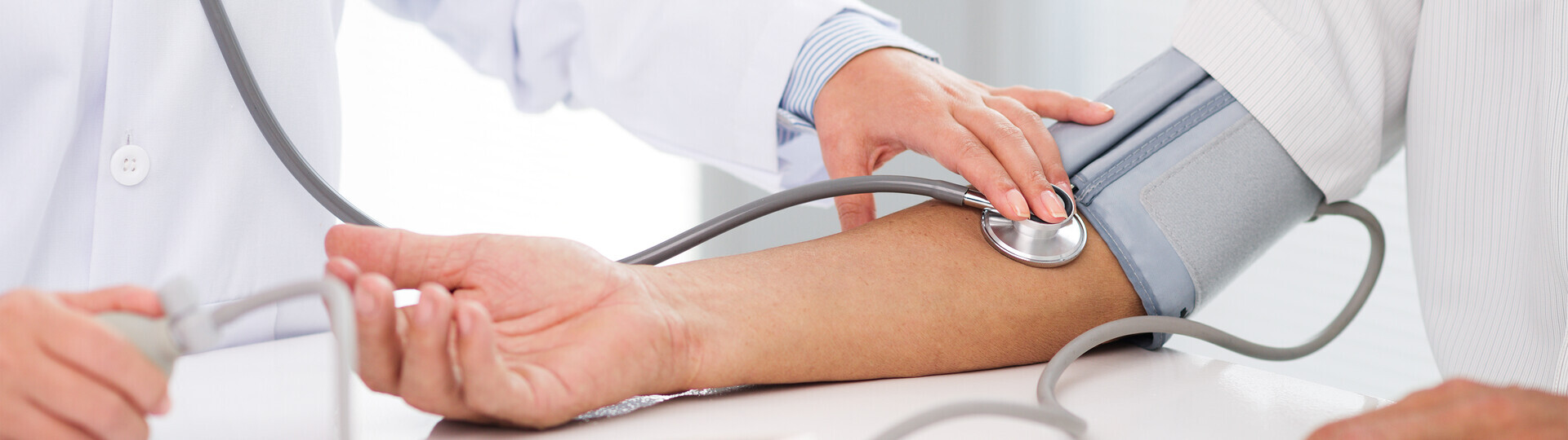 hypertensive-herzkrankheit-symptome-467555694-h