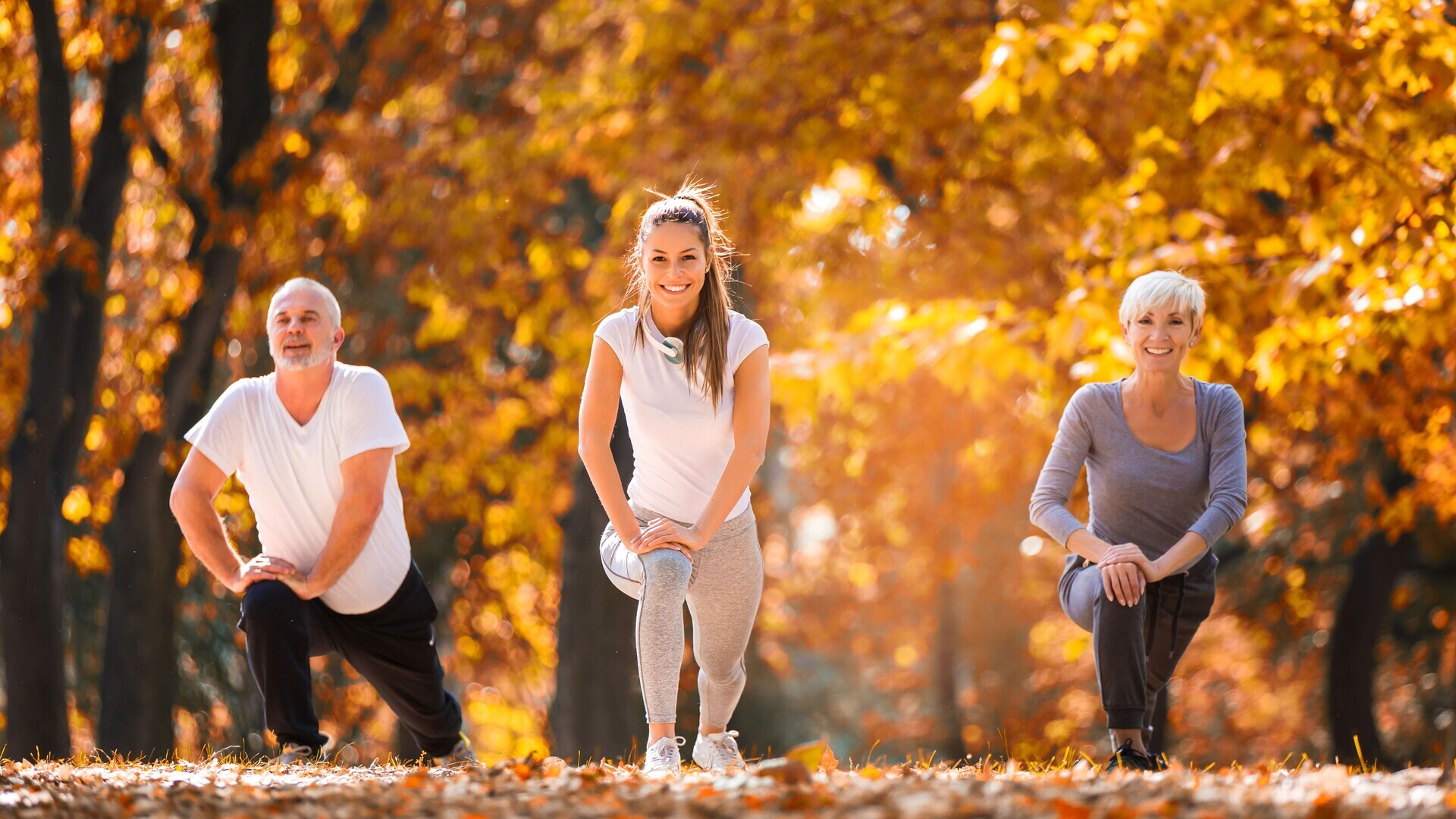 Sportgruppe im Herbst
