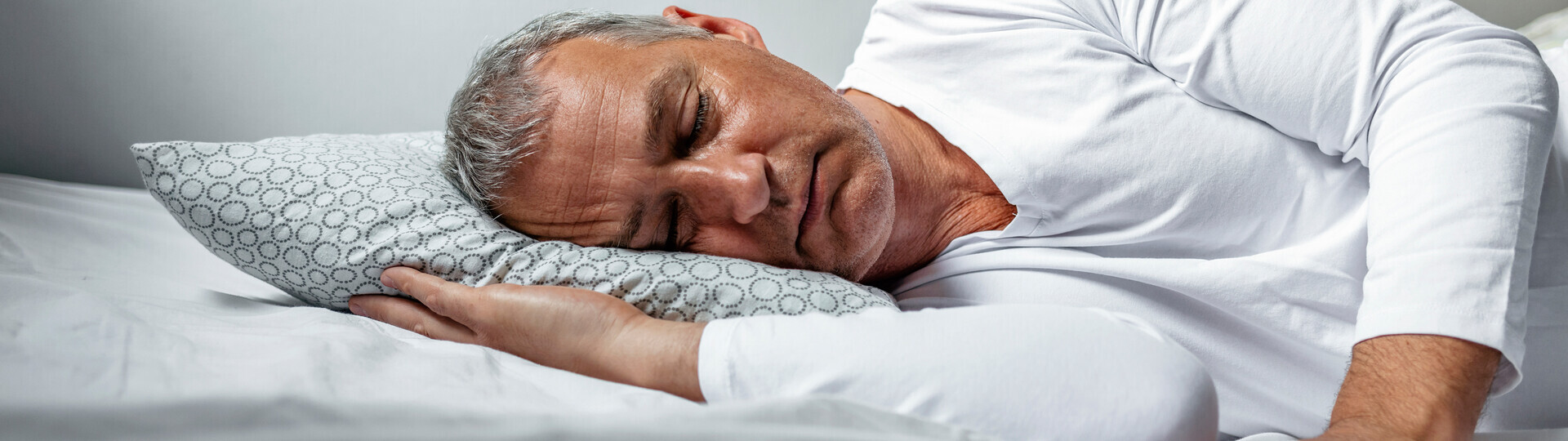 schlafapnoe-herz-1221076722_Header