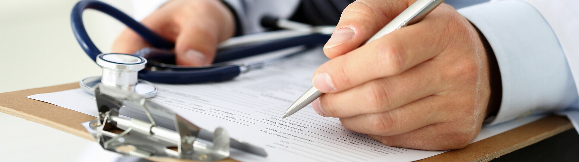 medizinische-leitlinien-542311236_H