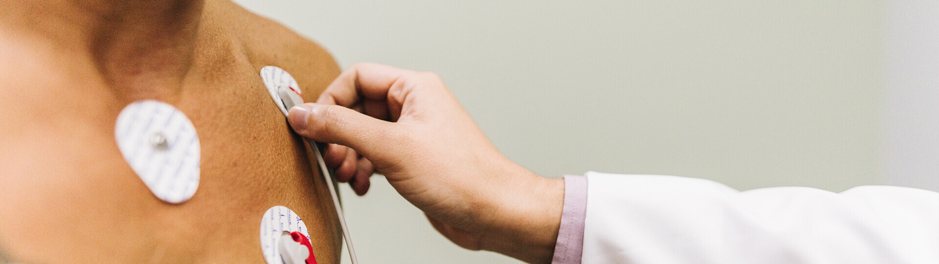 elektrokardiogramm-ekg-1636514200_Header