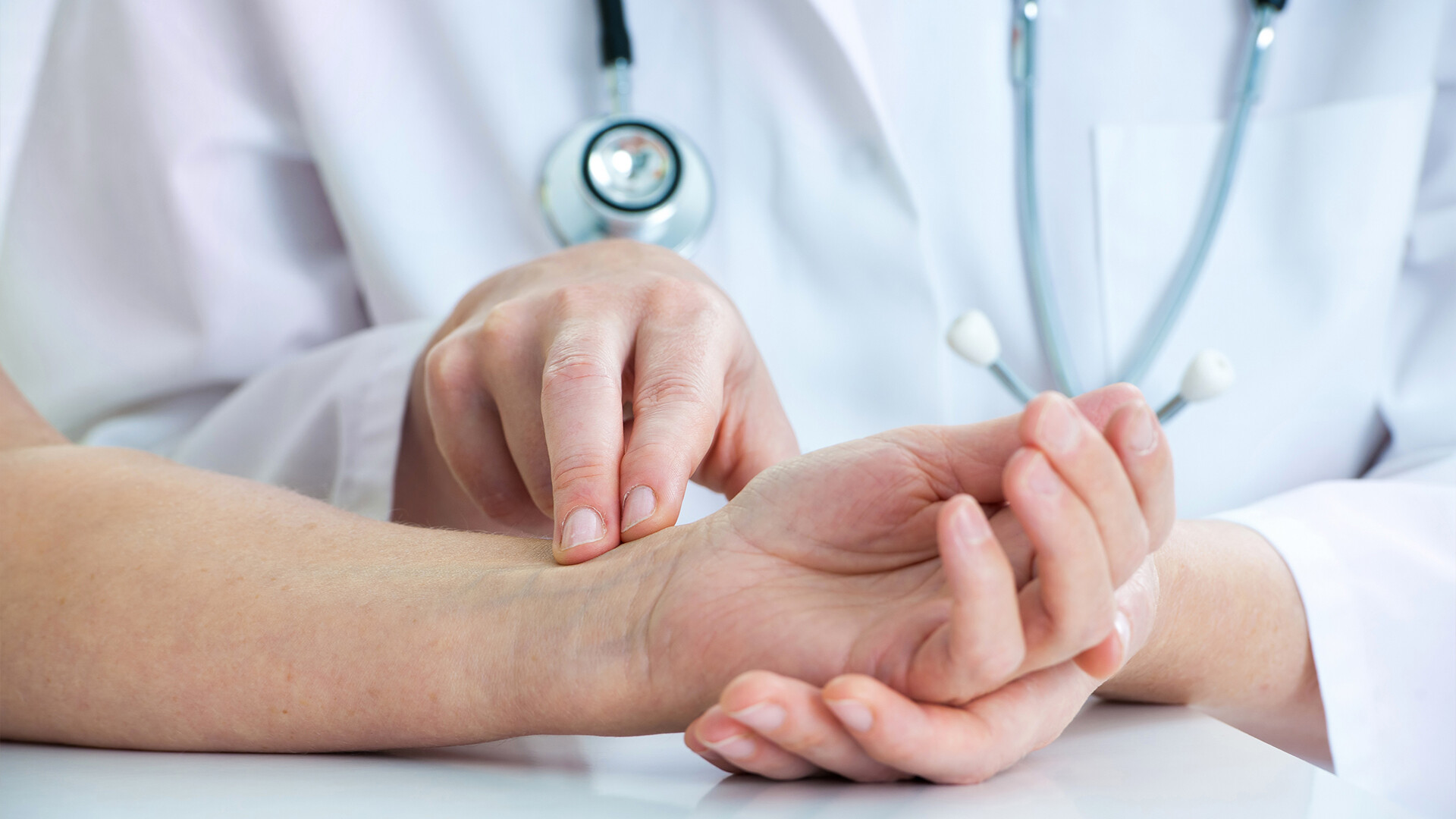 puls-herzinfarkt-risiko-181300580-it