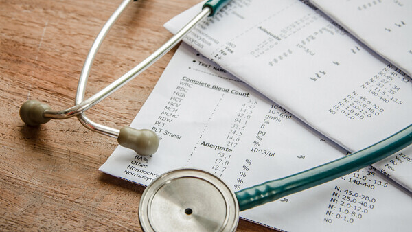 werte-blutdruck-cholesterin-iStock-516084291-t