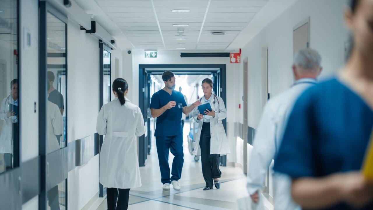 Klinik-shutterstock_2557673755-16zu9