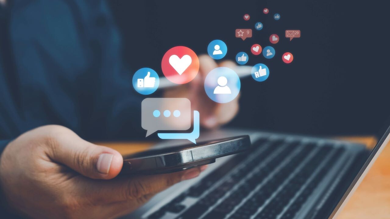 social-media-shutterstock_2474208529-16zu9