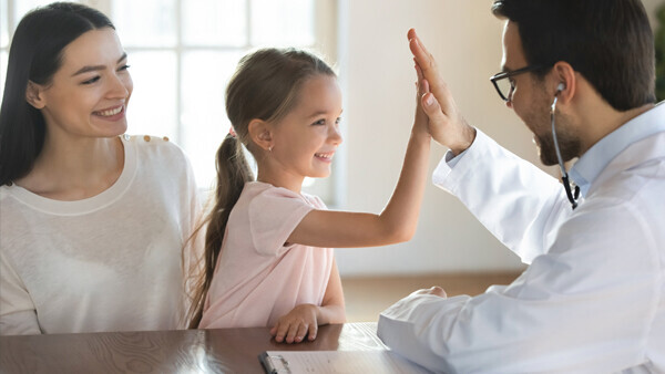 handschlag-shutterstock-2190323031-600x338px