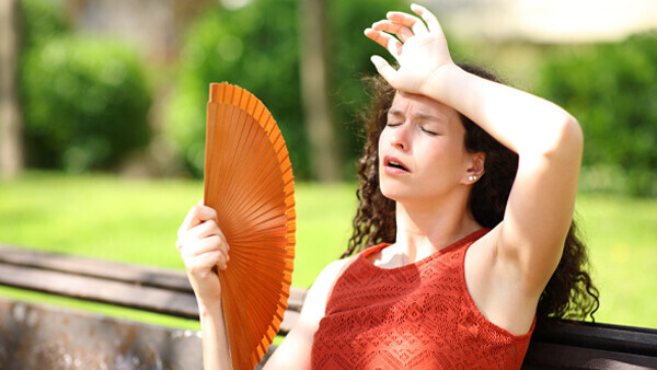 hitze-shutterstock-2161778043-600x338px