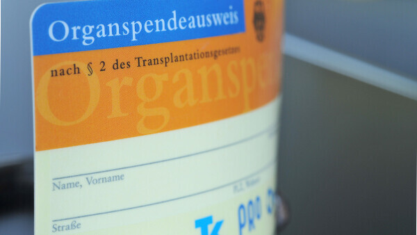 organspendeausweis-shutterstock-1906134835-600x338px