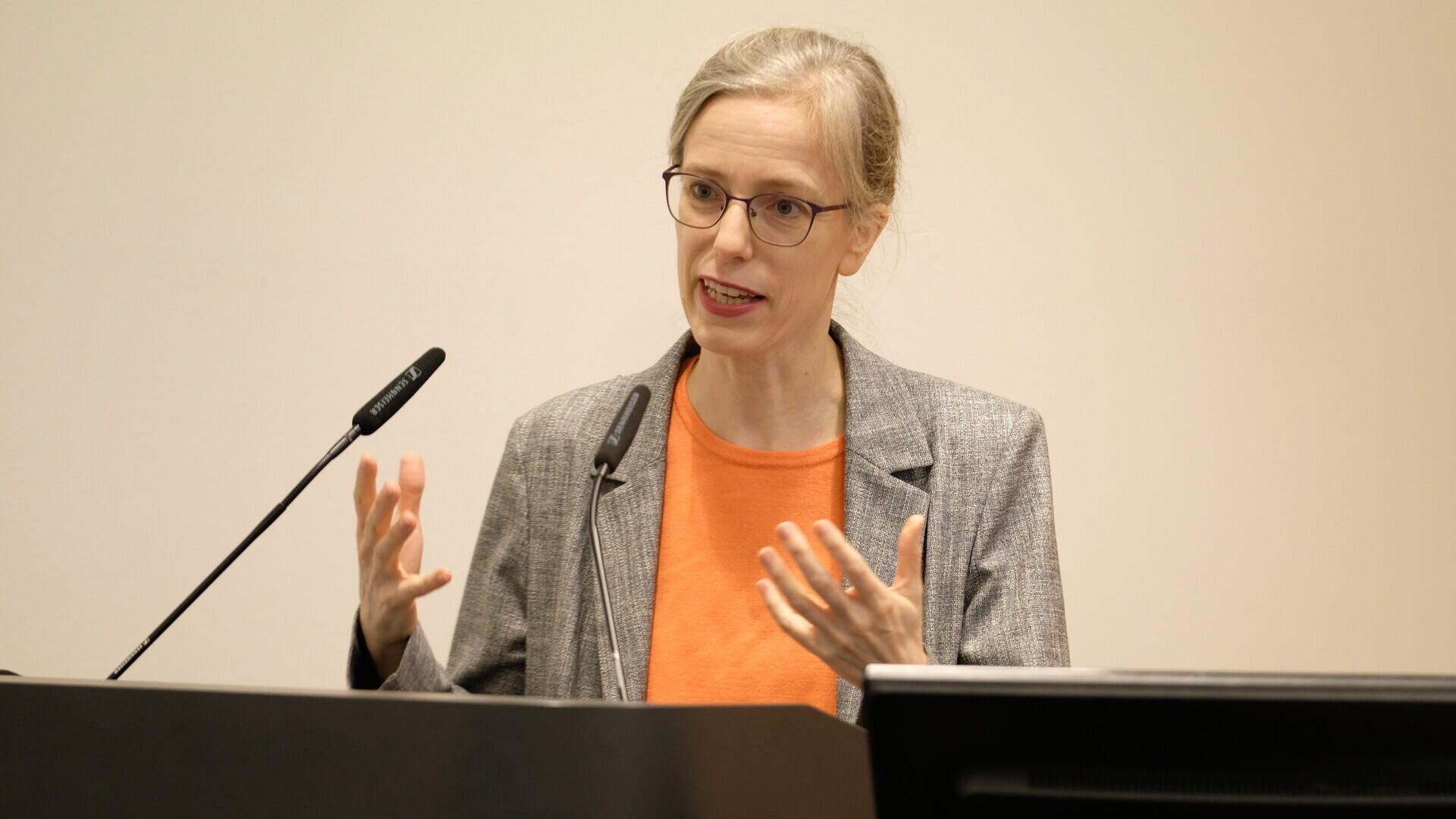 Prof. Renate Schnabel